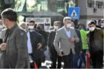 Anne ve ikiz kızları sağ kurtarıldı, bir çocuğun cansız bedenine ulaşıldı Anne ve ikiz kızları sağ kurtarıldı, bir çocuğun cansız bedenine ulaşıldı