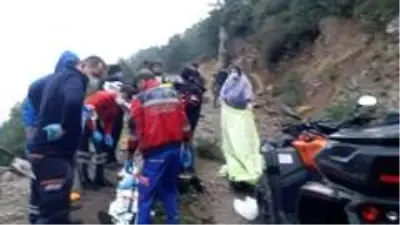 Arazi aracı ile ormanlık alanda geziye çıkan 2 arkadaş kaza yaptı Arazi aracı ile ormanlık alanda geziye çıkan 2 arkadaş kaza yaptı