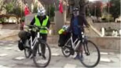 Atatürk'e saygı için Samsun'dan Ankara'ya pedal çeviren bisikletliler Amasya'ya ulaştı Atatürk'e saygı için Samsun'dan Ankara'ya pedal çeviren bisikletliler Amasya'ya ulaştı