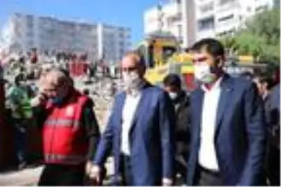 Bakan Gül ve Kurum çöken apartmanlardaki arama- kurtarma çalışmalarını inceledi Bakan Gül ve Kurum çöken apartmanlardaki arama- kurtarma çalışmalarını inceledi