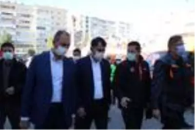 Bakan Gül ve Kurum çöken apartmanlardaki arama- kurtarma çalışmalarını inceledi Bakan Gül ve Kurum çöken apartmanlardaki arama- kurtarma çalışmalarını inceledi
