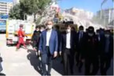 Bakan Gül ve Kurum çöken apartmanlardaki arama- kurtarma çalışmalarını inceledi Bakan Gül ve Kurum çöken apartmanlardaki arama- kurtarma çalışmalarını inceledi