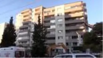Bakan Karaismailoğlu, Yılmaz Erbek Apartmanı enkazında incelemelerde bulundu Bakan Karaismailoğlu, Yılmaz Erbek Apartmanı enkazında incelemelerde bulundu