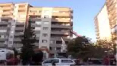 Bakan Karaismailoğlu, Yılmaz Erbek Apartmanı enkazında incelemelerde bulundu Bakan Karaismailoğlu, Yılmaz Erbek Apartmanı enkazında incelemelerde bulundu