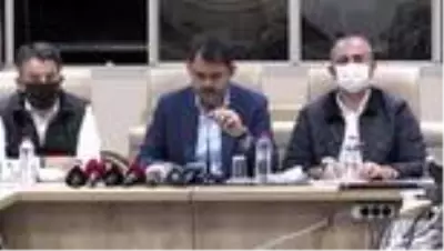 Bakan Kurum: 'Arama kurtarma çalışmalarını 3 bin 999 kişi ve 475 araçla sürdürüyoruz' Bakan Kurum: 'Arama kurtarma çalışmalarını 3 bin 999 kişi ve 475 araçla sürdürüyoruz'