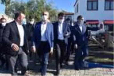 Bakan Kurum ve Bakan Gül, Sığacık'ı ziyaret etti Bakan Kurum ve Bakan Gül, Sığacık'ı ziyaret etti