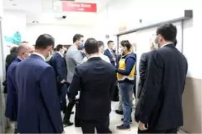 Son dakika haberleri! Bakanlardan tedavileri süren depremzedelere geçmiş olsun ziyareti Son dakika haberleri! Bakanlardan tedavileri süren depremzedelere geçmiş olsun ziyareti