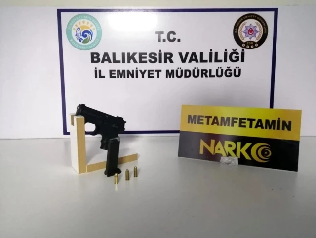 Balıkesir'de polis 5 uyuşturucu şüphelisinden 1'i tutuklandı