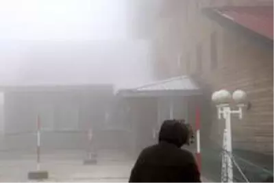 Bolu Kartalkaya'ya yılın ilk karı düştü Bolu Kartalkaya'ya yılın ilk karı düştü