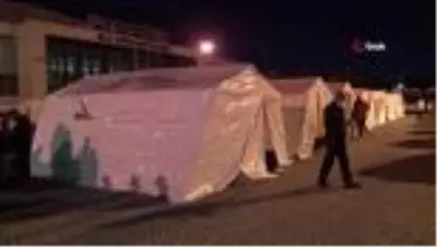 İzmir'de çadır kentte kalan vatandaşlar depremde yaşadığı büyük paniği anlattı İzmir'de çadır kentte kalan vatandaşlar depremde yaşadığı büyük paniği anlattı