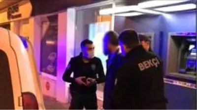 Son dakika... 'Canım sıkıldı' diyerek çöp konteynerini tekmeleyen alkollü şahsa polisten, 'Tekmeleyemezsin' cevabı Son dakika... 'Canım sıkıldı' diyerek çöp konteynerini tekmeleyen alkollü şahsa polisten, 'Tekmeleyemezsin' cevabı