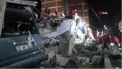 Son dakika haberleri... Enkazdan 9,5 saat sonra çıkartılan 14 yaşındaki Günay hastaneye sevk edildi Son dakika haberleri... Enkazdan 9,5 saat sonra çıkartılan 14 yaşındaki Günay hastaneye sevk edildi