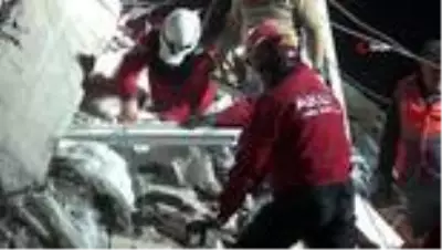 Son dakika haberleri... Enkazdan 9,5 saat sonra çıkartılan 14 yaşındaki Günay hastaneye sevk edildi Son dakika haberleri... Enkazdan 9,5 saat sonra çıkartılan 14 yaşındaki Günay hastaneye sevk edildi