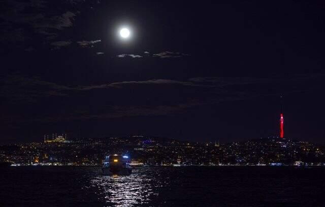 Depremin habercisi olduğu söylenen Mavi Dolunay'dan olağanüstü görüntüler