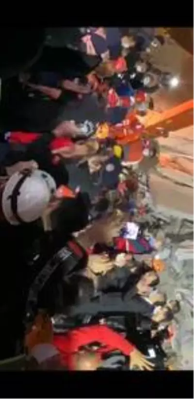 Ege Denizi'ndeki deprem İzmir'i vurdu: 20 ölü, 786 yaralı (10) Ege Denizi'ndeki deprem İzmir'i vurdu: 20 ölü, 786 yaralı (10)