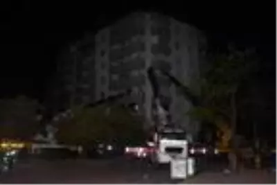 Son dakika: Ege Denizi'ndeki deprem İzmir'i vurdu: 24 ölü, 804 yaralı (17) Son dakika: Ege Denizi'ndeki deprem İzmir'i vurdu: 24 ölü, 804 yaralı (17)