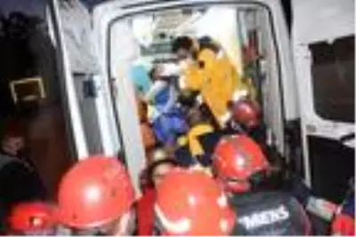 Son dakika: Ege Denizi'ndeki deprem İzmir'i vurdu: 24 ölü, 804 yaralı (17) Son dakika: Ege Denizi'ndeki deprem İzmir'i vurdu: 24 ölü, 804 yaralı (17)