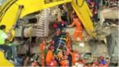 Son dakika: Ege Denizi'ndeki deprem İzmir'i vurdu: 24 ölü, 804 yaralı (17) Son dakika: Ege Denizi'ndeki deprem İzmir'i vurdu: 24 ölü, 804 yaralı (17)