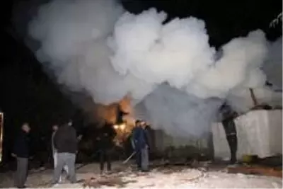 Son dakika haber... Elazığ'da aynı anda çıkan 2 farklı yangın söndürüldü Son dakika haber... Elazığ'da aynı anda çıkan 2 farklı yangın söndürüldü