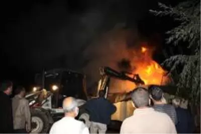 Son dakika haber... Elazığ'da aynı anda çıkan 2 farklı yangın söndürüldü Son dakika haber... Elazığ'da aynı anda çıkan 2 farklı yangın söndürüldü
