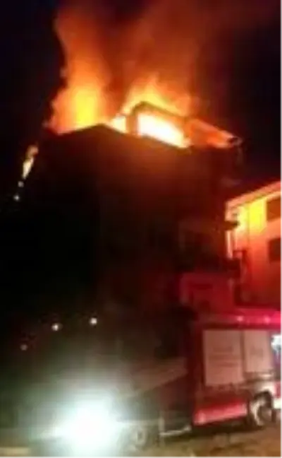 Son dakika haber... Elazığ'da aynı anda çıkan 2 farklı yangın söndürüldü Son dakika haber... Elazığ'da aynı anda çıkan 2 farklı yangın söndürüldü