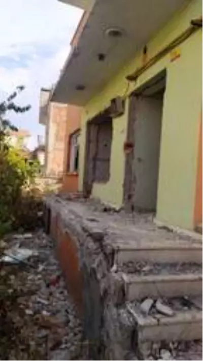 Elazığ'daki depremde ağır hasar gören evden su saatinin çalınmasına 1 gözaltı Elazığ'daki depremde ağır hasar gören evden su saatinin çalınmasına 1 gözaltı