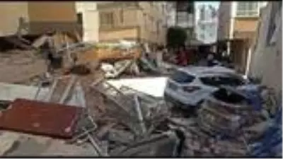 Enkaz altında zamana karşı yarış Enkaz altında zamana karşı yarış
