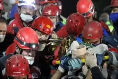 Son dakika haberleri... Enkazdan 9,5 saat sonra çıkartılan 14 yaşındaki Günay hastaneye sevk edildi Son dakika haberleri... Enkazdan 9,5 saat sonra çıkartılan 14 yaşındaki Günay hastaneye sevk edildi