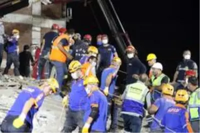 Son dakika haberleri... Enkazdan 9,5 saat sonra çıkartılan 14 yaşındaki Günay hastaneye sevk edildi Son dakika haberleri... Enkazdan 9,5 saat sonra çıkartılan 14 yaşındaki Günay hastaneye sevk edildi