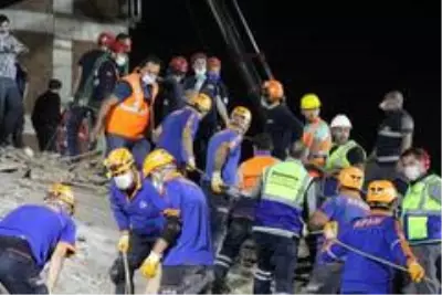 Son dakika haberleri... Enkazdan 9,5 saat sonra çıkartılan 14 yaşındaki Günay hastaneye sevk edildi Son dakika haberleri... Enkazdan 9,5 saat sonra çıkartılan 14 yaşındaki Günay hastaneye sevk edildi