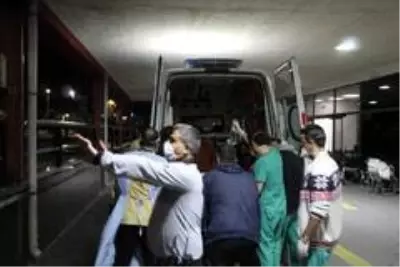 Son dakika haberleri... Enkazdan 9,5 saat sonra çıkartılan 14 yaşındaki Günay hastaneye sevk edildi Son dakika haberleri... Enkazdan 9,5 saat sonra çıkartılan 14 yaşındaki Günay hastaneye sevk edildi