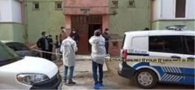 Karısını öldürdü, kızını arayıp 'Cesetleri alın' dedikten sonra intihar etti Karısını öldürdü, kızını arayıp 'Cesetleri alın' dedikten sonra intihar etti