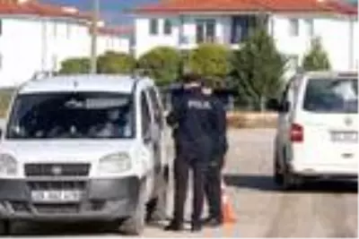 Eskişehir'de 2 mahalleye giriş çıkışlar kontrollü yapılıyor Eskişehir'de 2 mahalleye giriş çıkışlar kontrollü yapılıyor