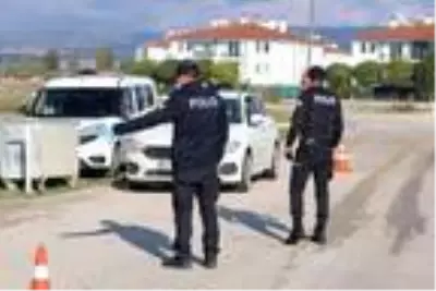 Eskişehir'de 2 mahalleye giriş çıkışlar kontrollü yapılıyor Eskişehir'de 2 mahalleye giriş çıkışlar kontrollü yapılıyor