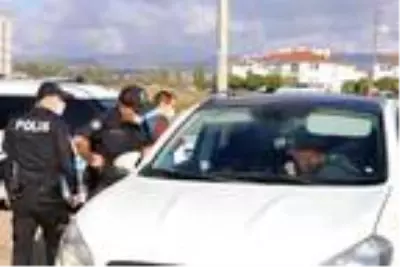 Eskişehir'de 2 mahalleye giriş çıkışlar kontrollü yapılıyor Eskişehir'de 2 mahalleye giriş çıkışlar kontrollü yapılıyor