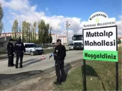 Korona virüs nedeniyle bir mahallenin giriş ve çıkışları kontrol altına alındı Korona virüs nedeniyle bir mahallenin giriş ve çıkışları kontrol altına alındı