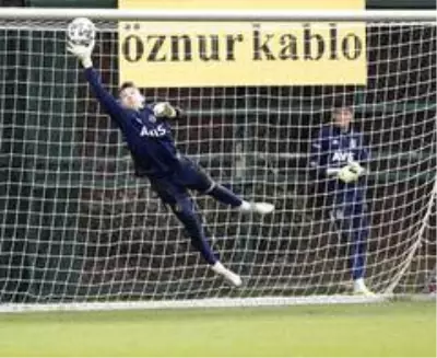 Fenerbahçe, Antalyaspor hazırlıklarını sürdürdü Fenerbahçe, Antalyaspor hazırlıklarını sürdürdü