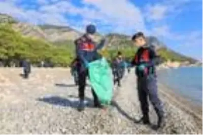 Girişin yasak olduğu mesire alanından 240 torba çöp çıktı Girişin yasak olduğu mesire alanından 240 torba çöp çıktı