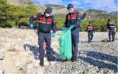 Girişin yasak olduğu mesire alanından 240 torba çöp çıktı Girişin yasak olduğu mesire alanından 240 torba çöp çıktı