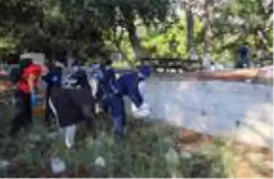 Girişin yasak olduğu mesire alanından 240 torba çöp çıktı Girişin yasak olduğu mesire alanından 240 torba çöp çıktı