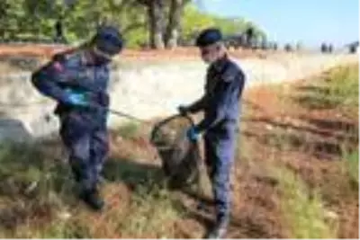 Girişin yasak olduğu mesire alanından 240 torba çöp çıktı Girişin yasak olduğu mesire alanından 240 torba çöp çıktı