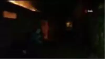 Hayvanların bulunduğu ahır alev alev yandı Hayvanların bulunduğu ahır alev alev yandı