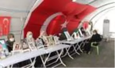 Son dakika haber... HDP önündeki eylemde 425'inci gün Son dakika haber... HDP önündeki eylemde 425'inci gün