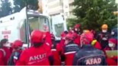Nurcan Tosun, enkazdan 17 saat sonra yaralı kurtarıldı Nurcan Tosun, enkazdan 17 saat sonra yaralı kurtarıldı