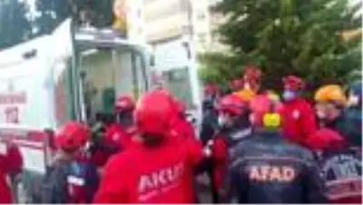 Nurcan Tosun, enkazdan 17 saat sonra yaralı kurtarıldı Nurcan Tosun, enkazdan 17 saat sonra yaralı kurtarıldı