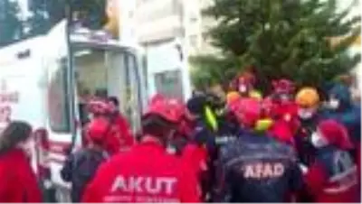 Nurcan Tosun, enkazdan 17 saat sonra yaralı kurtarıldı Nurcan Tosun, enkazdan 17 saat sonra yaralı kurtarıldı