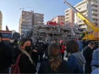 Çağrı ve Sayra Alpgündüz isimli ikiz kardeşler, enkaz altından çıkarılmayı bekliyor Çağrı ve Sayra Alpgündüz isimli ikiz kardeşler, enkaz altından çıkarılmayı bekliyor