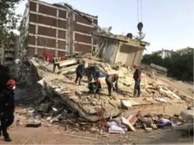 Son dakika! İzmir'de 17 saattir arama kurtarma çalışmaları devam ediyor Son dakika! İzmir'de 17 saattir arama kurtarma çalışmaları devam ediyor