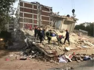 Son dakika! İzmir'de 17 saattir arama kurtarma çalışmaları devam ediyor Son dakika! İzmir'de 17 saattir arama kurtarma çalışmaları devam ediyor