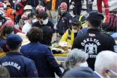 Son dakika! İzmir'de 17 saattir arama kurtarma çalışmaları devam ediyor Son dakika! İzmir'de 17 saattir arama kurtarma çalışmaları devam ediyor